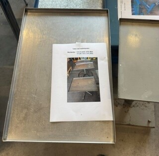 Kleine Instelbare bijzet tafel Eigen bouw, grijs, bouwjaar 2017